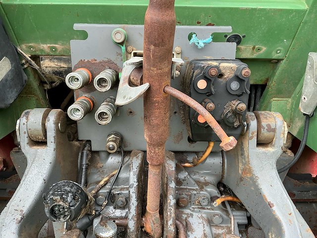 Fendt 409 vierwielaangedreven landbouwtractor - afbeelding 14 van  24