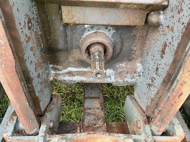 Fendt 409 vierwielaangedreven landbouwtractor - afbeelding 15 van  24