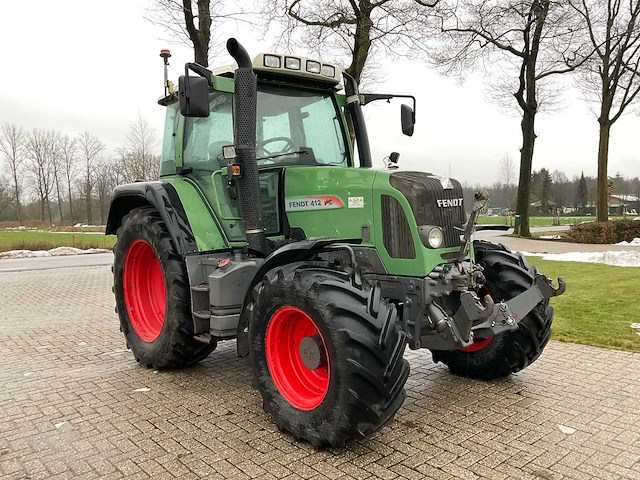 Fendt 412 vierwielaangedreven landbouwtractor - afbeelding 32 van  34