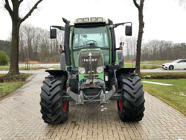 Fendt 412 vierwielaangedreven landbouwtractor - afbeelding 33 van  34