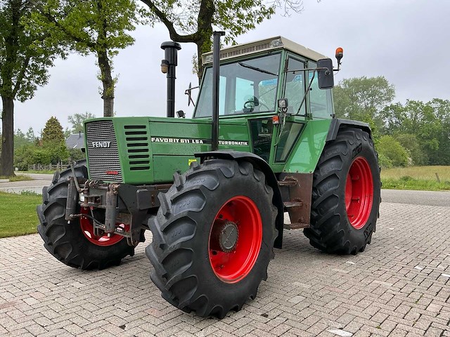 Fendt 611 lsa vierwielaangedreven landbouwtractor - afbeelding 1 van  15
