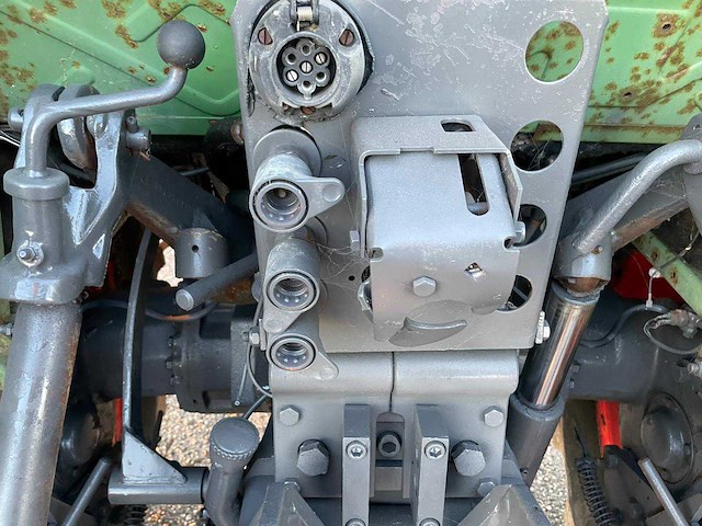 Fendt farmer 305ls turbomatik tweewielaangedreven landbouwtractor - afbeelding 9 van  18