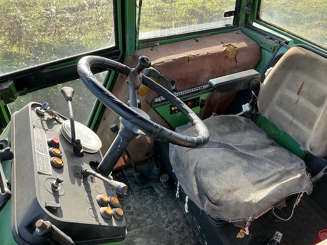 Fendt farmer 309 lsa turbomatik vierwielaangedreven landbouwtractor - afbeelding 10 van  31