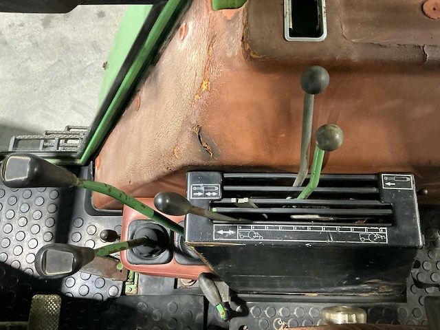 Fendt favorit 611ls 4wd landbouwtractor - afbeelding 29 van  34