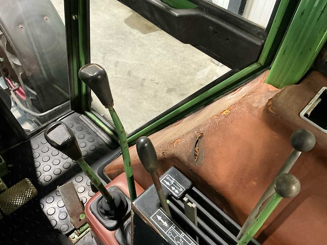 Fendt favorit 611ls 4wd landbouwtractor - afbeelding 30 van  34