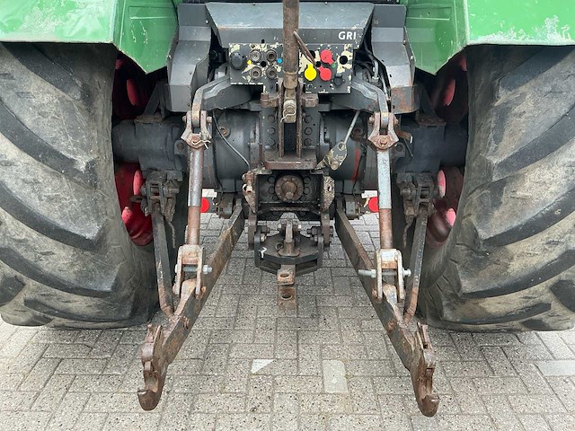 Fendt favorit 612 lsa turbomatik vierwielaangedreven landbouwtractor - afbeelding 9 van  34