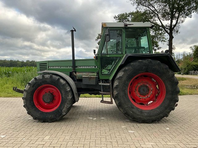Fendt favorit 612 lsa turbomatik vierwielaangedreven landbouwtractor - afbeelding 12 van  34