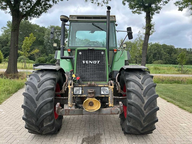 Fendt favorit 612 lsa turbomatik vierwielaangedreven landbouwtractor - afbeelding 33 van  34