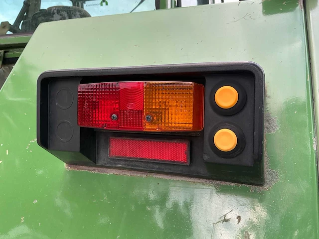 Fendt favorit 612 lsa turbomatik vierwielaangedreven landbouwtractor - afbeelding 17 van  31