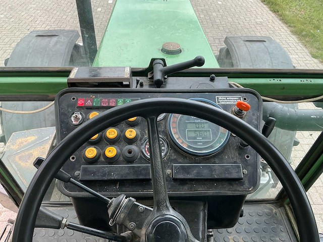 Fendt favorit 612 lsa turbomatik vierwielaangedreven landbouwtractor - afbeelding 6 van  14