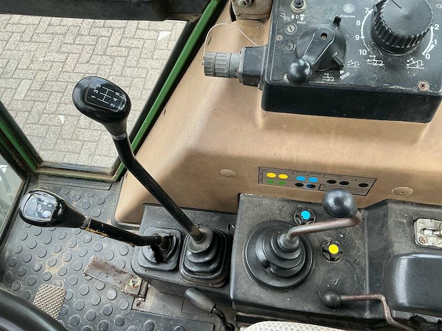 Fendt favorit 612 lsa turbomatik vierwielaangedreven landbouwtractor - afbeelding 9 van  14
