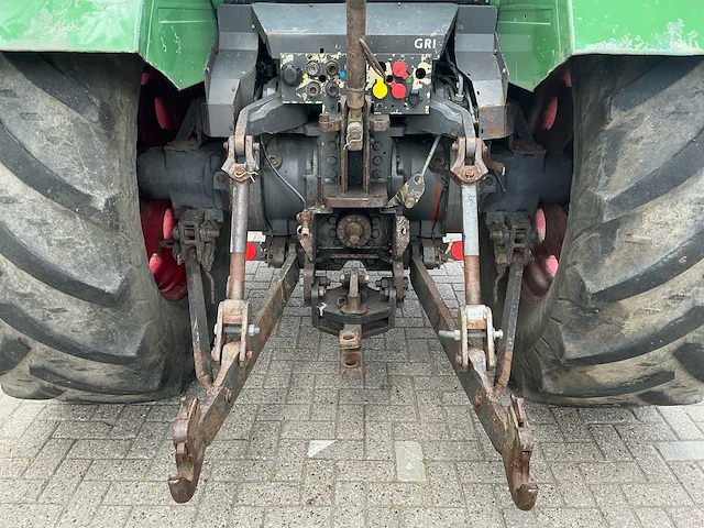 Fendt favorit 612 lsa turbomatik vierwielaangedreven landbouwtractor - afbeelding 9 van  34