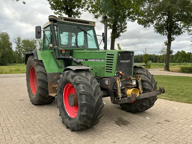 Fendt favorit 612 lsa turbomatik vierwielaangedreven landbouwtractor - afbeelding 31 van  34