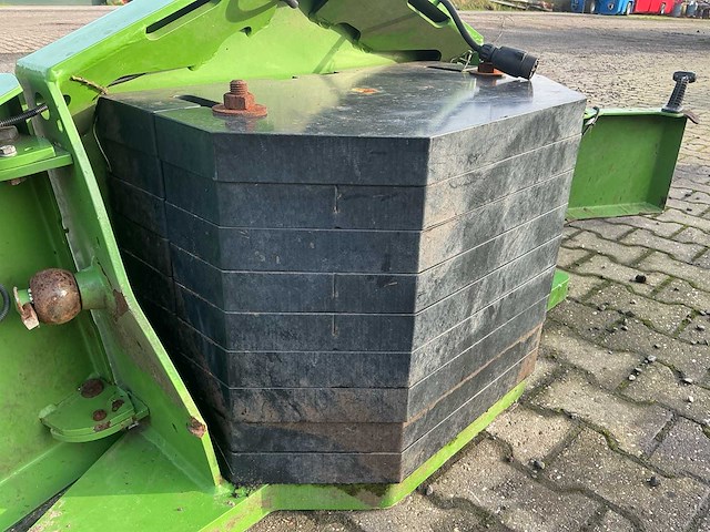 Fendt frontgewicht voorzetapparatuur - afbeelding 5 van  13