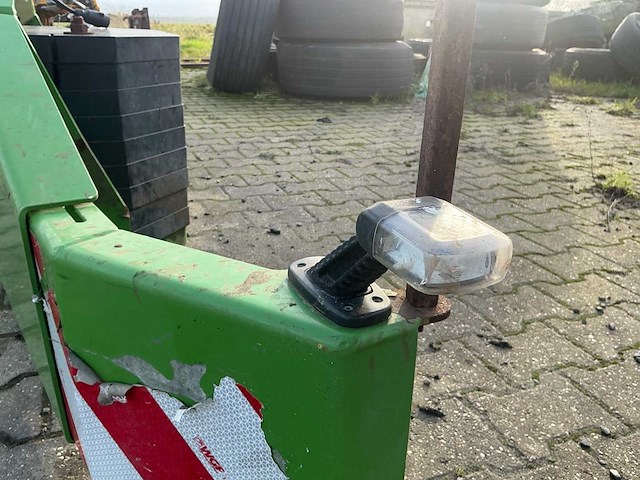 Fendt frontgewicht voorzetapparatuur - afbeelding 12 van  13