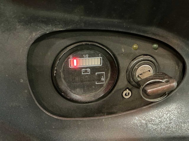 Fenwick l12 elektrische stapelaar - afbeelding 5 van  5