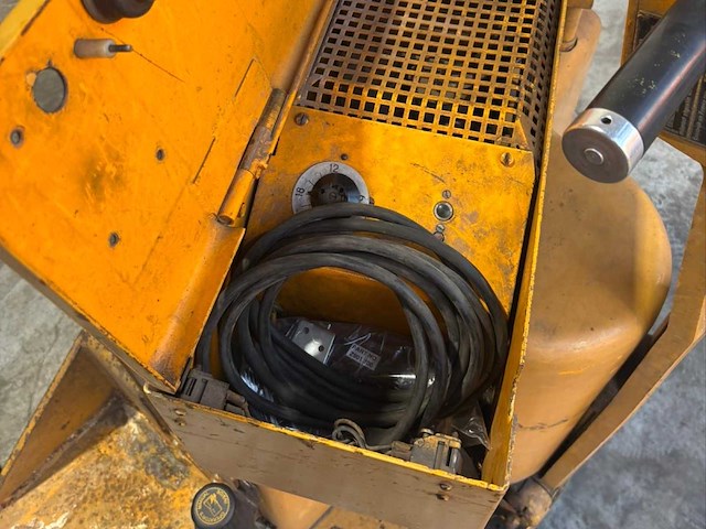 Fenwick wfgv elektrische zelfrijdende werkplaatskraan – 2.000 kg – 525 ah - afbeelding 10 van  22