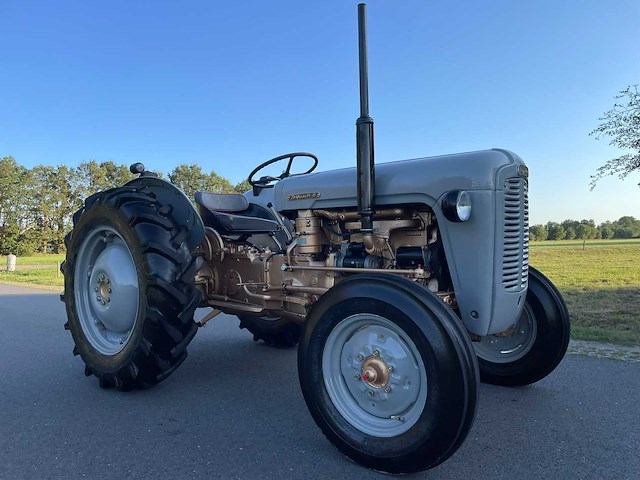 Ferguson 35 "goudbuik" oldtimer tractor - afbeelding 19 van  51