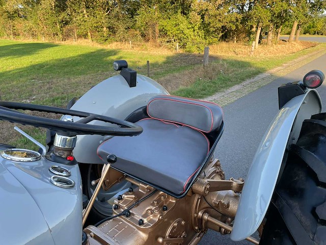 Ferguson 35 "goudbuik" oldtimer tractor - afbeelding 9 van  53