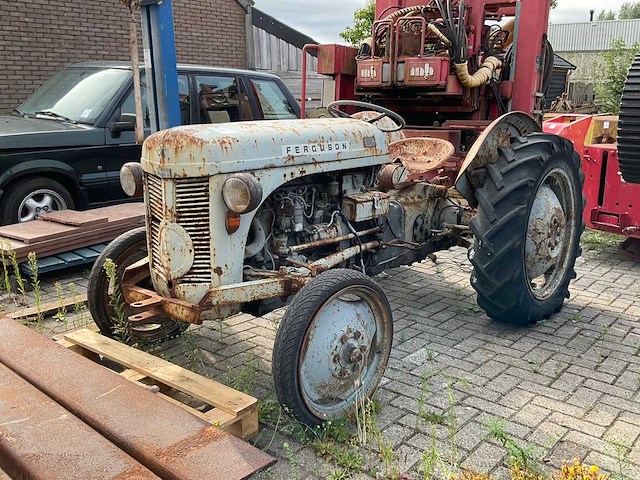 Ferguson oldtimer tractor - afbeelding 1 van  9