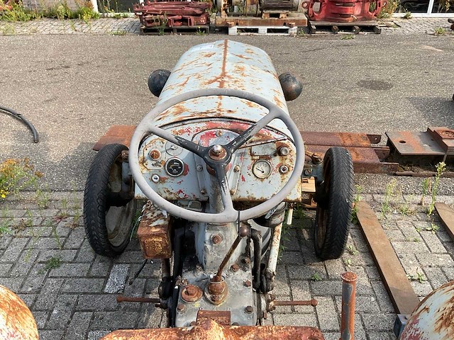 Ferguson oldtimer tractor - afbeelding 5 van  9