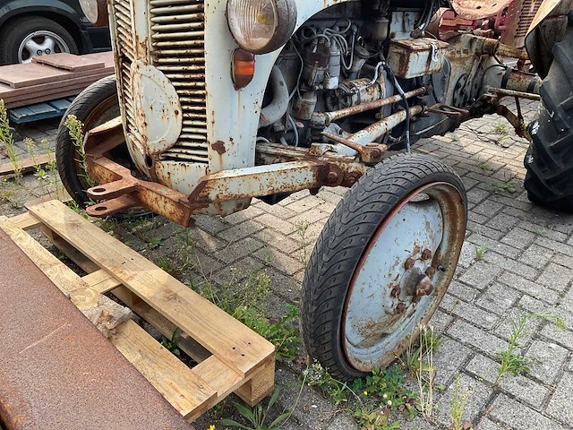 Ferguson oldtimer tractor - afbeelding 9 van  9