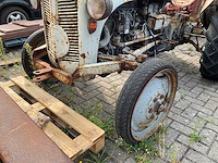 Ferguson oldtimer tractor - afbeelding 9 van  9