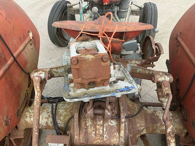 Ferguson tea-20 oldtimer tractor - afbeelding 7 van  17