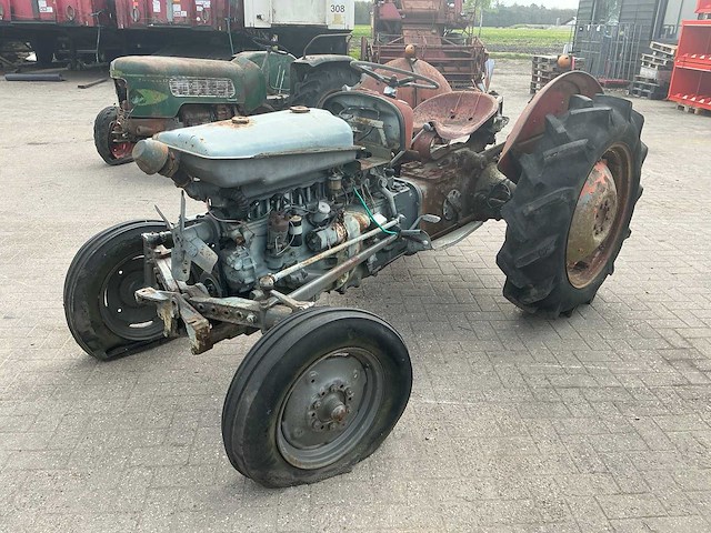 Ferguson tea-20 oldtimer tractor - afbeelding 1 van  17