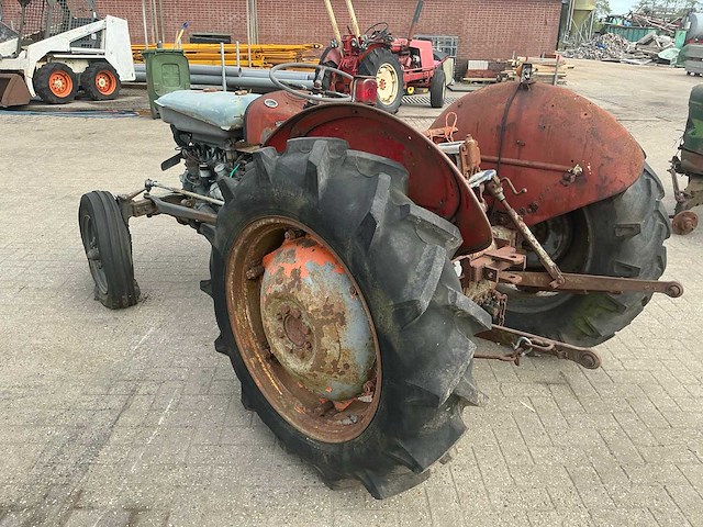 Ferguson tea-20 oldtimer tractor - afbeelding 16 van  17