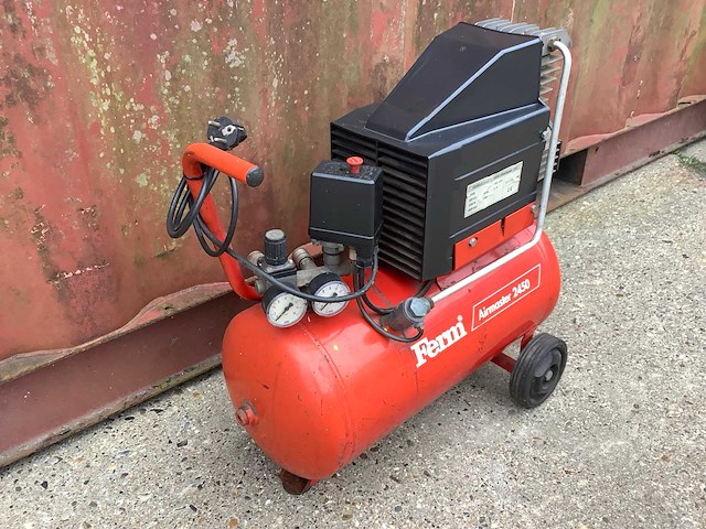 Ferm airmaster 2450 luchtcompressor - afbeelding 2 van  5