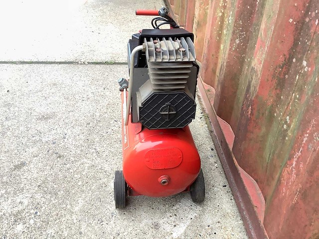 Ferm airmaster 2450 luchtcompressor - afbeelding 4 van  5