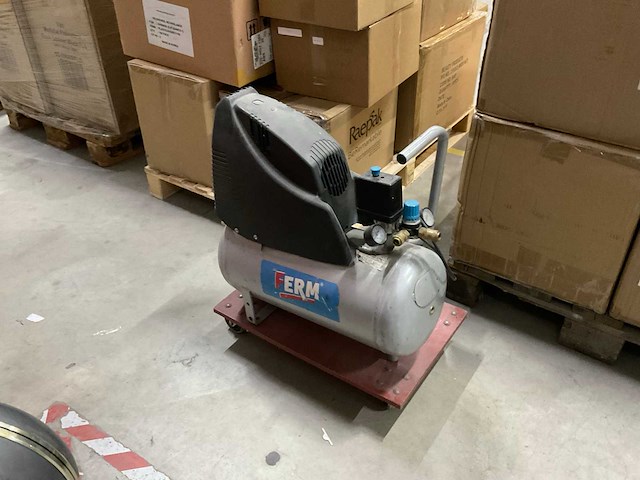 Ferm crm 1034 luchtcompressor - afbeelding 1 van  4