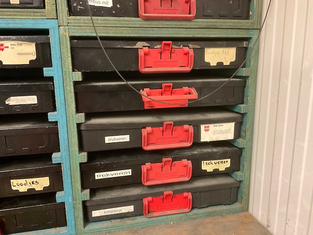 Ferm, würth slijpmachine, bouten, moeren & ringen in sorteerbakken en kasten - afbeelding 1 van  6
