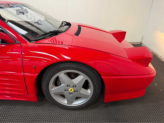 Ferrari - 348 - tb - v8 - personenauto - 1990 - afbeelding 27 van  35