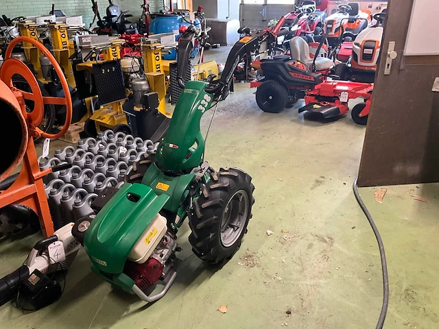 Ferrari 338 tweewielaangedreven landbouwtractor - afbeelding 1 van  9