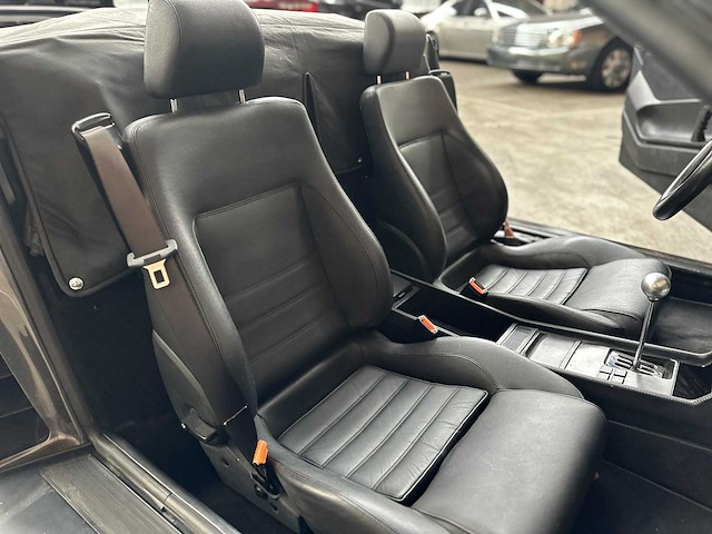 Ferrari 348 spider 3.4 v8 320pk 1993 (33.000 km) youngtimer - afbeelding 18 van  24