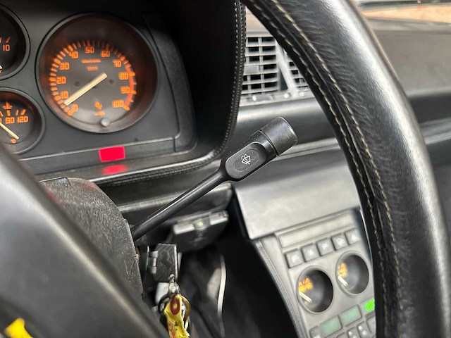 Ferrari 348 spider 3.4 v8 320pk 1993 (33.000 km) youngtimer - afbeelding 16 van  33