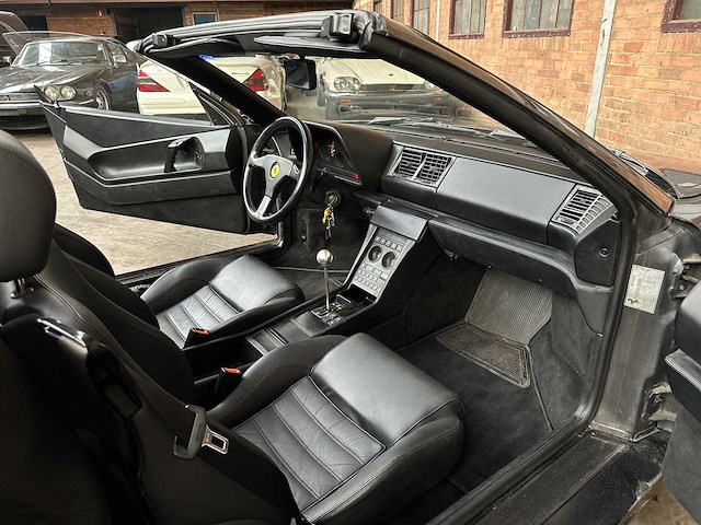 Ferrari 348 spider 3.4 v8 320pk 1993 (33.000 km) youngtimer - afbeelding 27 van  33