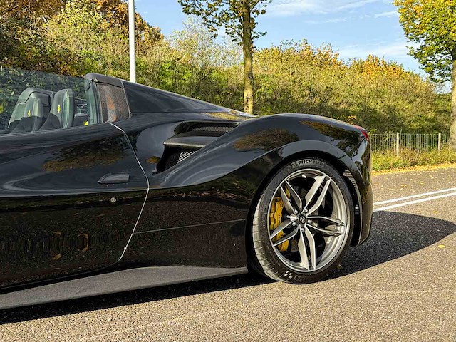 Ferrari 488 spider hele 3.9 v8 -full carbon- 670pk 2018 - afbeelding 14 van  59