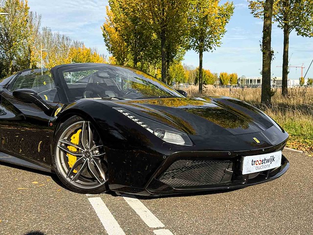Ferrari 488 spider hele 3.9 v8 -full carbon- 670pk 2018 - afbeelding 35 van  49