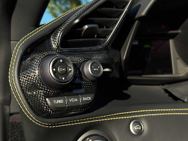 Ferrari 488 spider hele 3.9 v8 -full carbon- 670pk 2018 - afbeelding 34 van  59