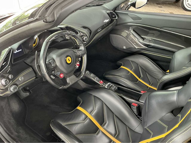 Ferrari 488 spider hele | 3.9 v8 biturbo | 2018 | 670 hp | full carbon | power15 to 05/2027 | gfg-98-p | 39.000 km | marge auto - afbeelding 29 van  51