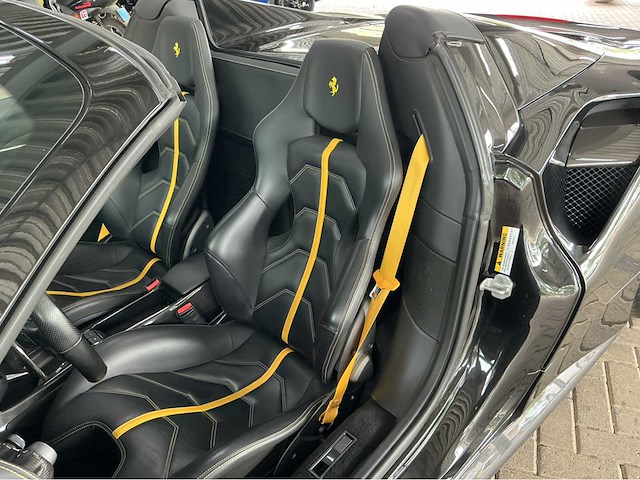 Ferrari 488 spider hele | 3.9 v8 biturbo | 2018 | 670 hp | full carbon | power15 to 05/2027 | gfg-98-p | 39.000 km | marge auto - afbeelding 32 van  51