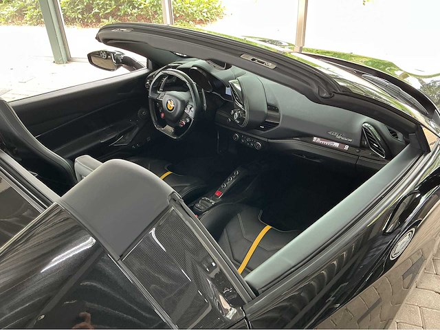 Ferrari 488 spider hele | 3.9 v8 biturbo | 2018 | 670 hp | full carbon | power15 to 05/2027 | gfg-98-p | 39.000 km | marge auto - afbeelding 33 van  51
