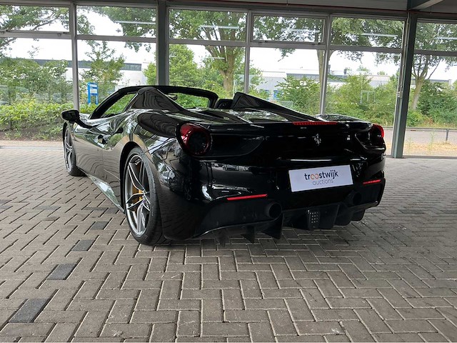 Ferrari 488 spider hele | 3.9 v8 biturbo | 2018 | 670 hp | full carbon | power15 to 05/2027 | gfg-98-p | 39.000 km | marge auto - afbeelding 8 van  51