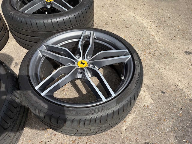 Ferrari ff velg - afbeelding 2 van  14