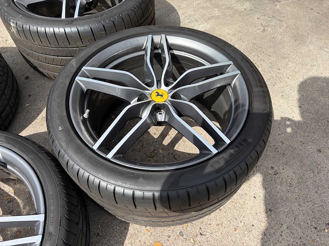 Ferrari ff velg - afbeelding 4 van  14