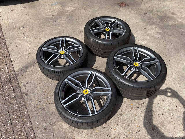 Ferrari ff velg - afbeelding 1 van  14