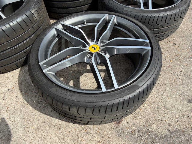 Ferrari ff velg - afbeelding 13 van  14
